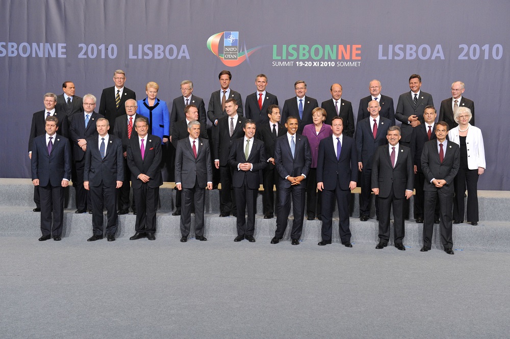 Official portrait following the North Atlantic Meeting at the level of Heads of State and Government, November 19, 2010.