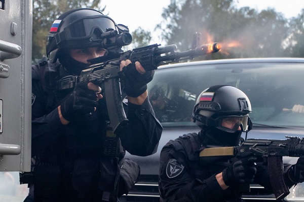 Situational firing was carried out with the officers of the Special Police Forces "Grad" of the Department of the Federal Guard of the Kaliningrad Region. The commandos showed not only accuracy and speed of reaction, but also the ability to act cohesively as part of a battle group, October 7, 2019.
