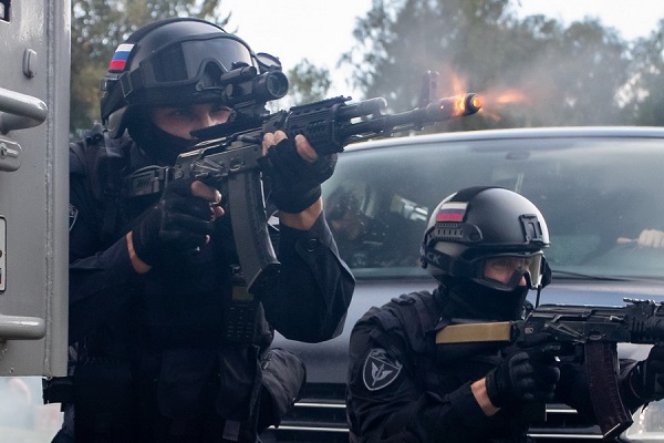 Situational firing was carried out with the officers of the Special Police Forces "Grad" of the Department of the Federal Guard of the Kaliningrad Region. The commandos showed not only accuracy and speed of reaction, but also the ability to act cohesively as part of a battle group, October 7, 2019.