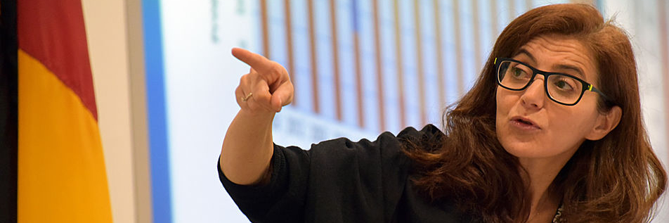 UN statistics chief provides review of world drug report to CNIT 15-04