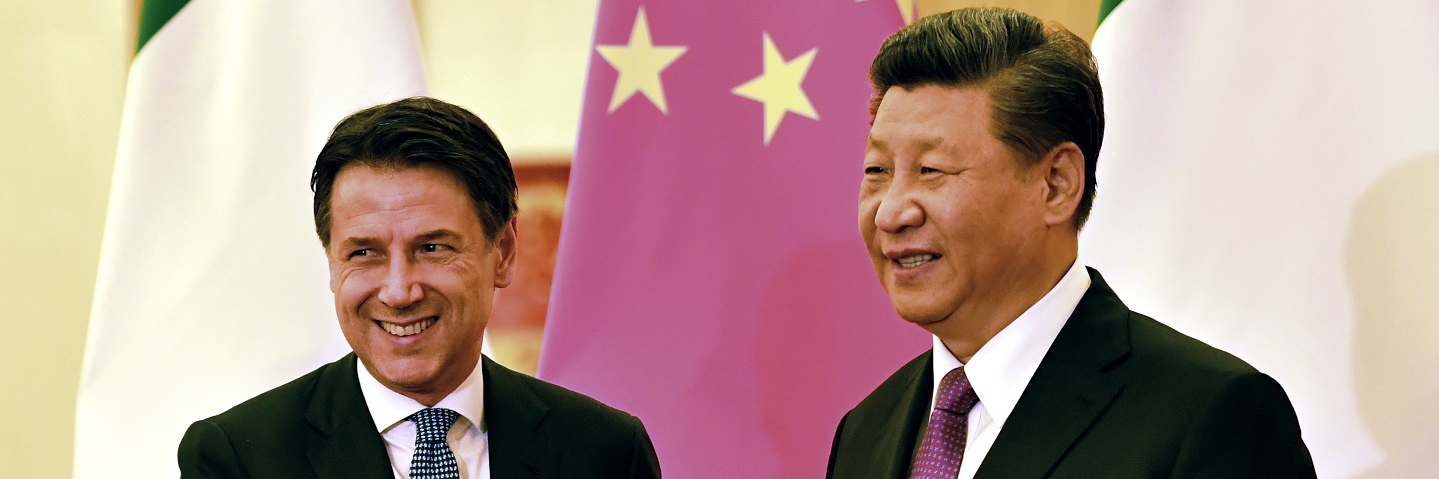 BEIJING, CHINA - APRIL 27: Italian Prime Minister Giuseppe Conte (L) shakes hands with Chinese President Xi Jinping before their meeting at the Great Hall of the People in Beijing, China, April 27, 2019. (Photo by Parker Song - Pool/Getty Images).