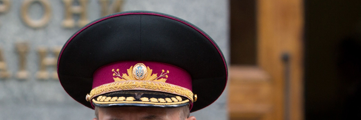 Picture taken on July 3, 2014 and released by the Presidential Press Service on June 3, 2014 shows former Ukrainian Defence minister Colonel-General Mykhaylo Koval (L) and newly appointed Colonel-General Valery Geletey during a ceremony in the ministry in Kiev.