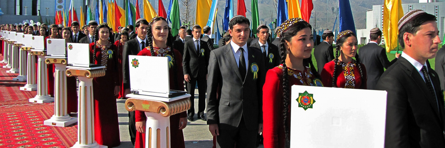 turkmen officials receive laptops