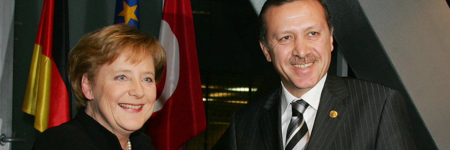German Chancellor Angela Merkel (L) shakes hands with Turkish Prime Minister Recep Tayyip Erdogan