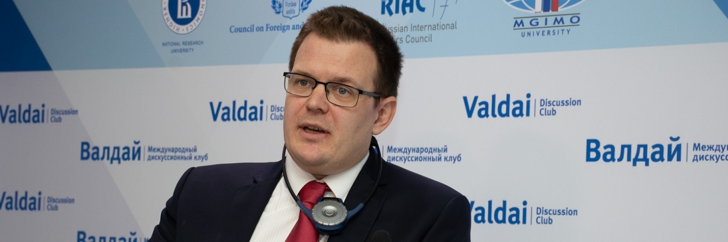 A photo of Dr. Glenn Diesen speaking at a Valdai Discussion Club event.