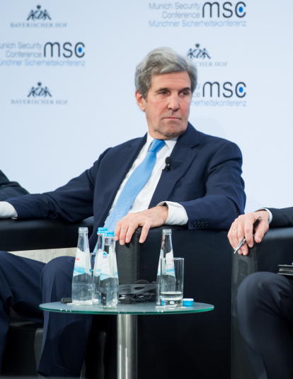 A photograph of John F. Kerry and Aleksey Pushkov at the Munich Security Conference in 2018.