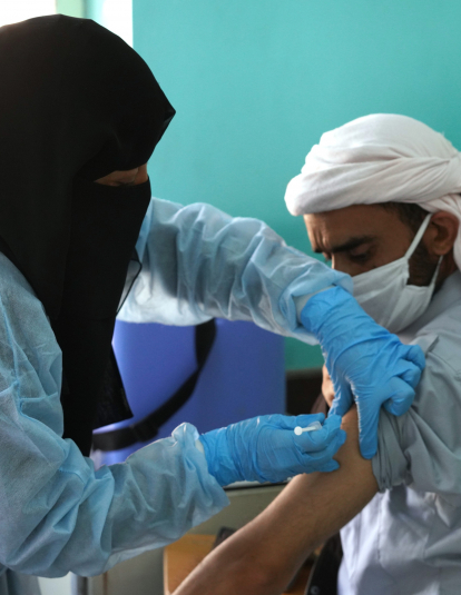 Nurse in Berka giving vax