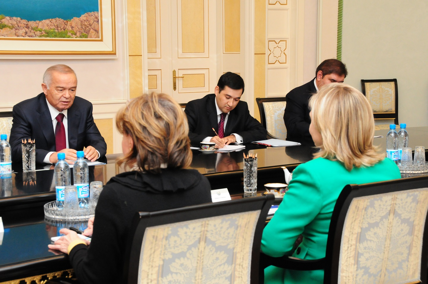 Secretary Clinton Meets With Uzbekistan's President Karimov
