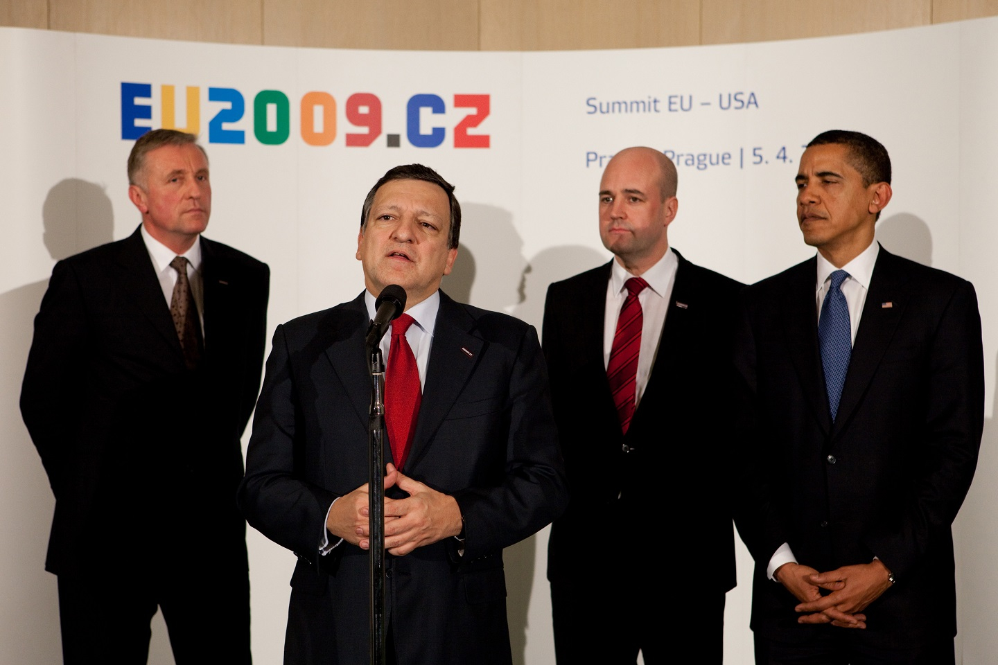 Mirek Topolánek, Czech Prime Minister and President in office of the Council of the EU, José Manuel Barroso, Fredrik Reinfeldt, Swedish Prime Minister, and Barack Obama (from left to right), Prague, April 4, 2009.