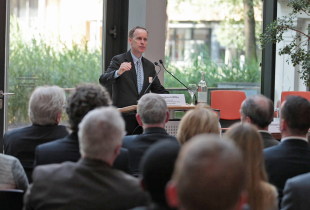 Ambassador Griffiths Delivers Keynote Address at U.S. Embassy Berlin’s “Fight Against Illegal Wildlife Trade“ 
