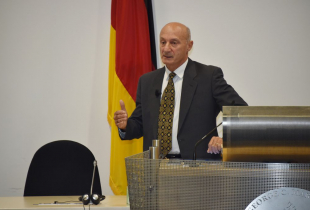 Former MC professor lectures on today’s ‘global migration crises’ in PASS 15-10 