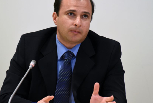 Marshall Center English Enhancement Program Lessens Confusion 