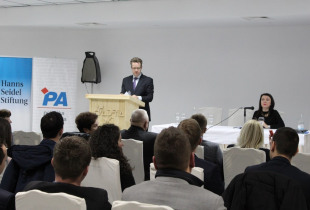 Marshall Center Lecturer Conducts Workshops for Young Politicians, Meets Bosnian Ministers 