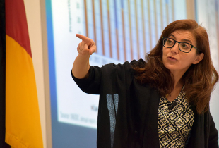 UN statistics chief provides review of world drug report to CNIT 15-04 