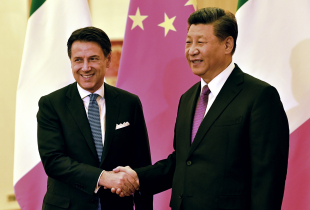 BEIJING, CHINA - APRIL 27: Italian Prime Minister Giuseppe Conte (L) shakes hands with Chinese President Xi Jinping before their meeting at the Great Hall of the People in Beijing, China, April 27, 2019. (Photo by Parker Song - Pool/Getty Images).