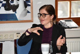 A photograph of Dr. Norlen at a Fellow's event at George C. Marshall Center.