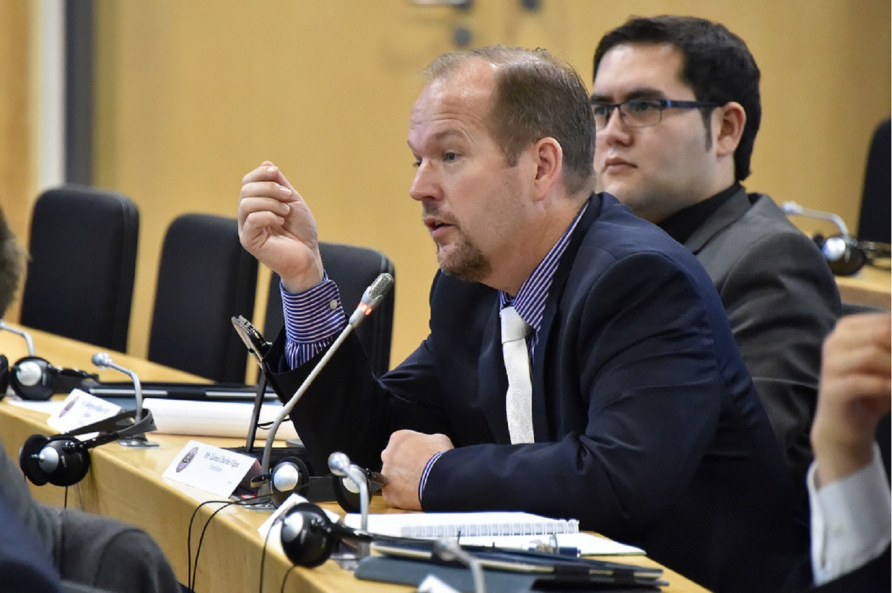 A photograph of a student asking a question during a PCSS course.