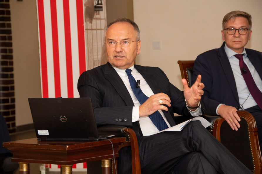 Andrew Mitcha speaks as a part of the recent Loisach Group hybrid meeting.